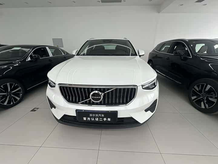 Фото 2 - Volvo XC40