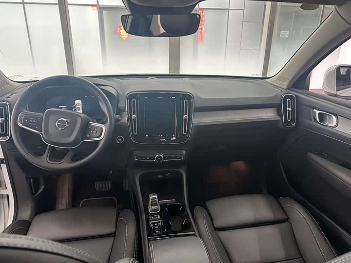 Фото 5 - Volvo XC40