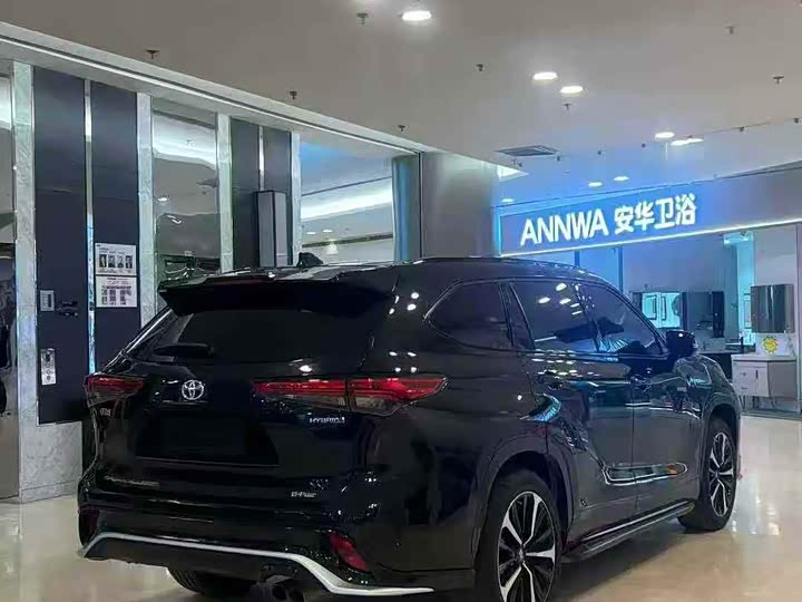 Фото 7 - Toyota Crown Kluger