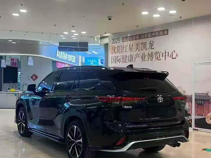 Фото 9 - Toyota Crown Kluger