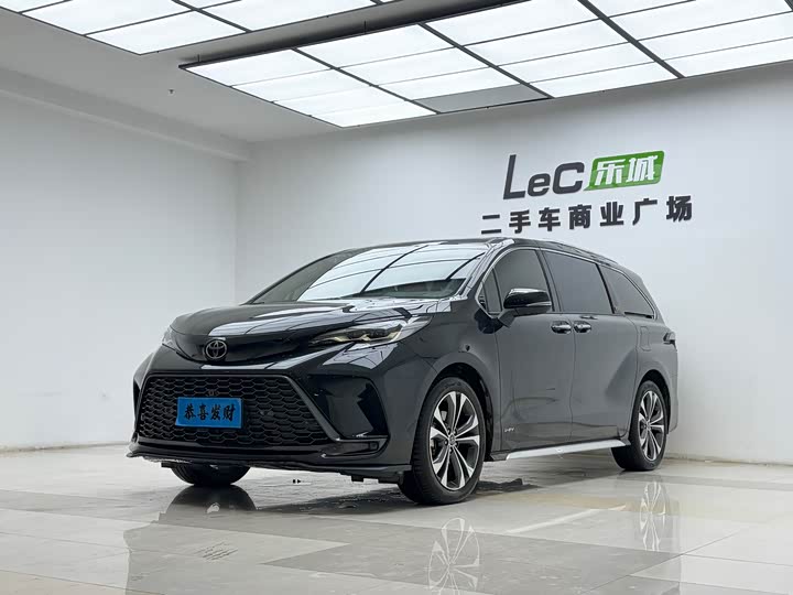 Фото 1 - Toyota Granvia