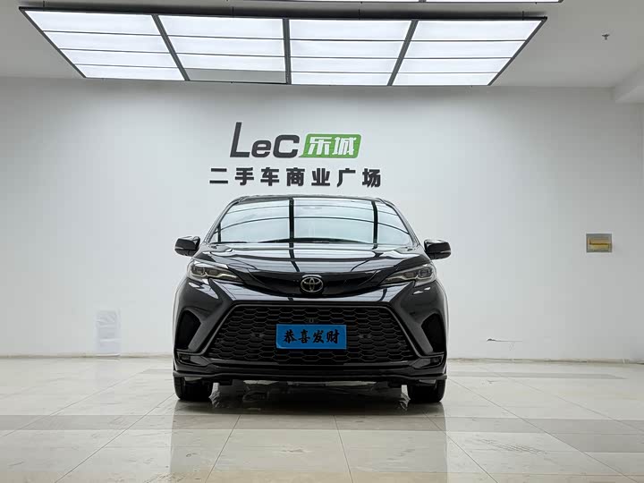 Фото 2 - Toyota Granvia