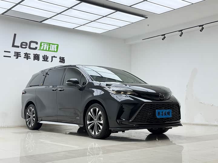 Фото 3 - Toyota Granvia