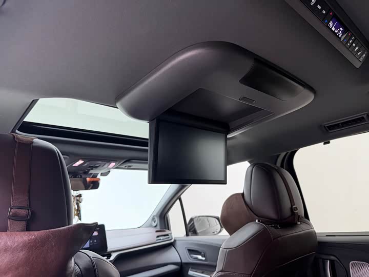 Фото 4 - Toyota Granvia