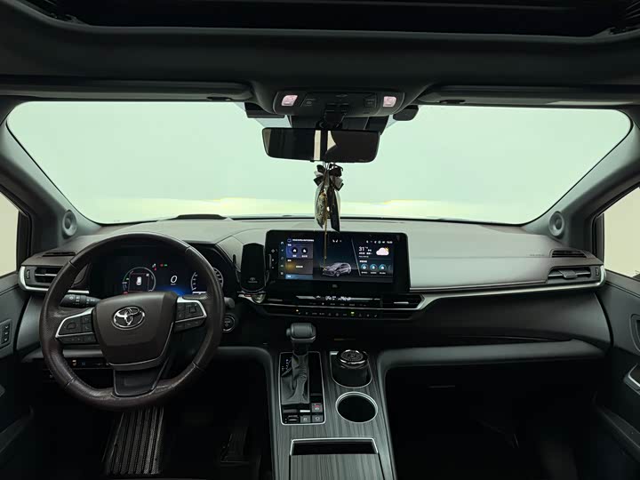 Фото 5 - Toyota Granvia