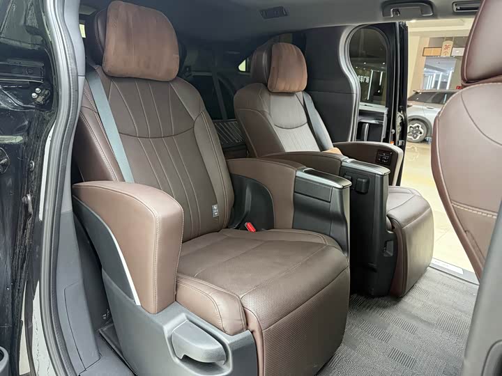 Фото 6 - Toyota Granvia