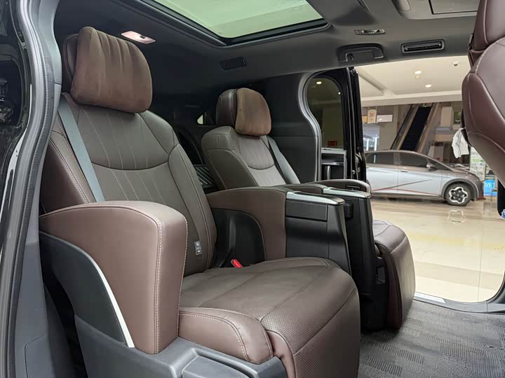 Фото 7 - Toyota Granvia