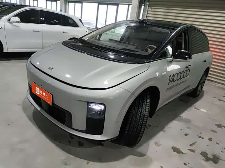 Фото 1 - LiXiang i8