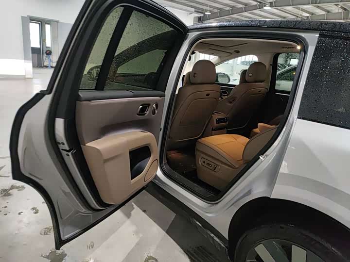 Фото 6 - LiXiang i8