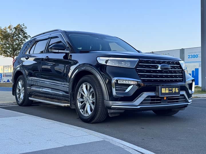 Photo 3 - Ford Explorer