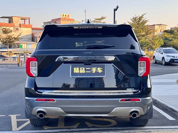 Photo 6 - Ford Explorer