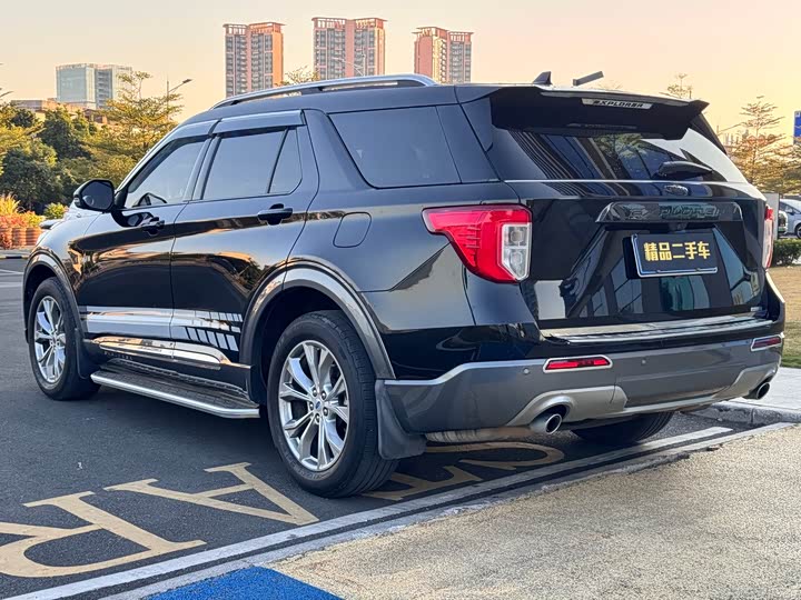 Photo 7 - Ford Explorer