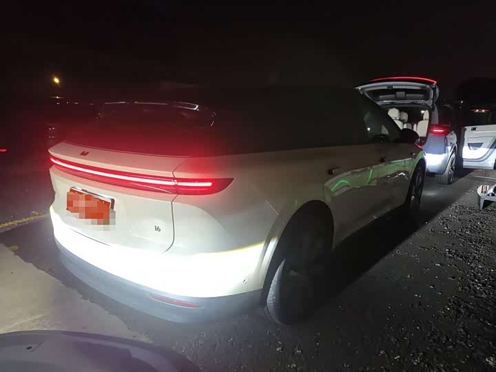 Фото 2 - LiXiang i6