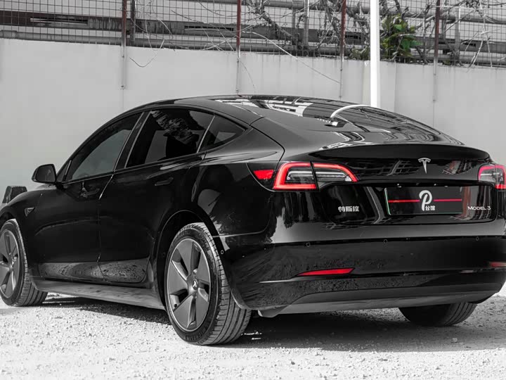 Фото 4 - Tesla Model 3