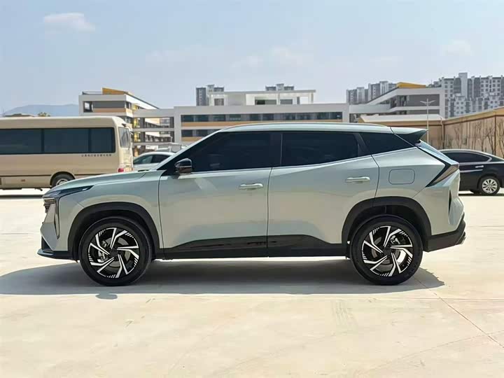 Photo 3 - Geely Atlas