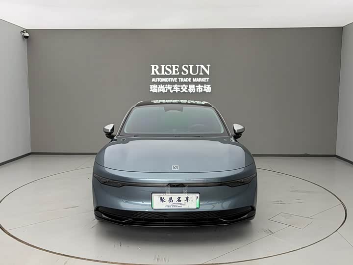 Фото 2 - Zeekr 007