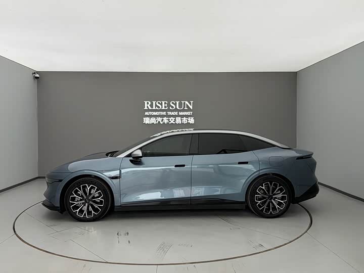 Фото 4 - Zeekr 007