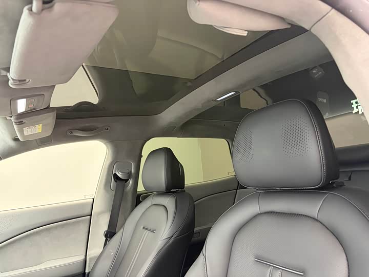 Фото 7 - Zeekr 007