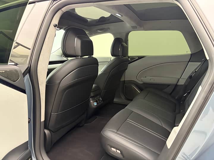 Фото 9 - Zeekr 007