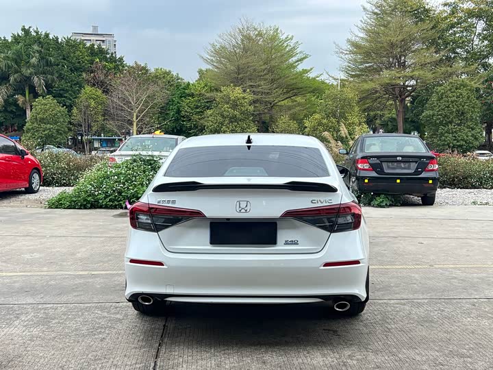 Фото 8 - Honda Civic