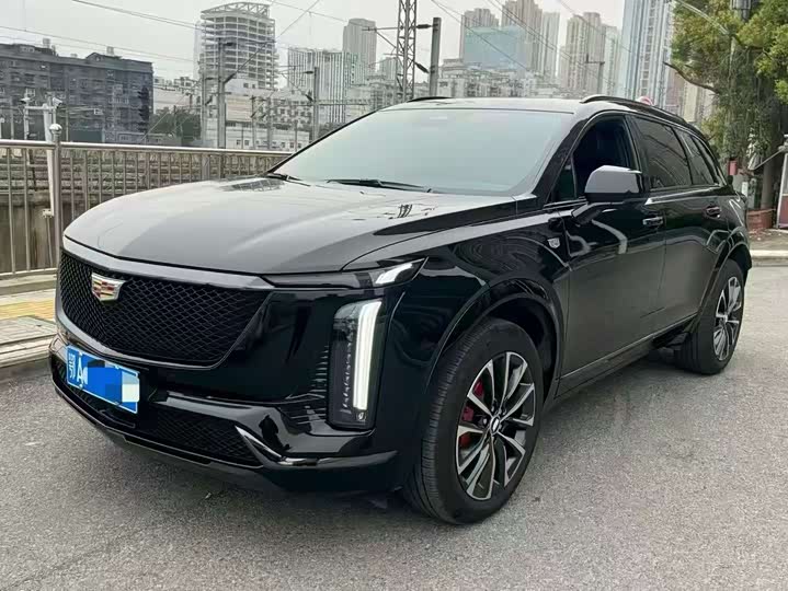 Фото 1 - Cadillac XT5
