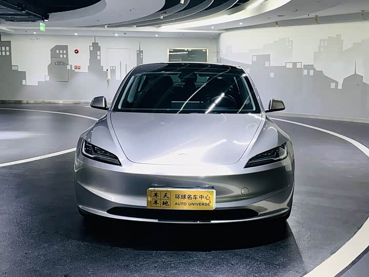 Фото 2 - Tesla Model 3