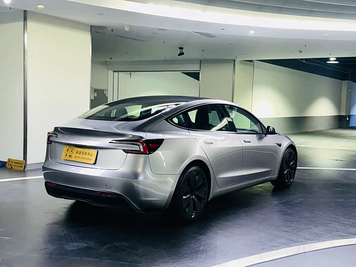 Фото 5 - Tesla Model 3