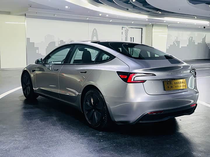 Фото 7 - Tesla Model 3