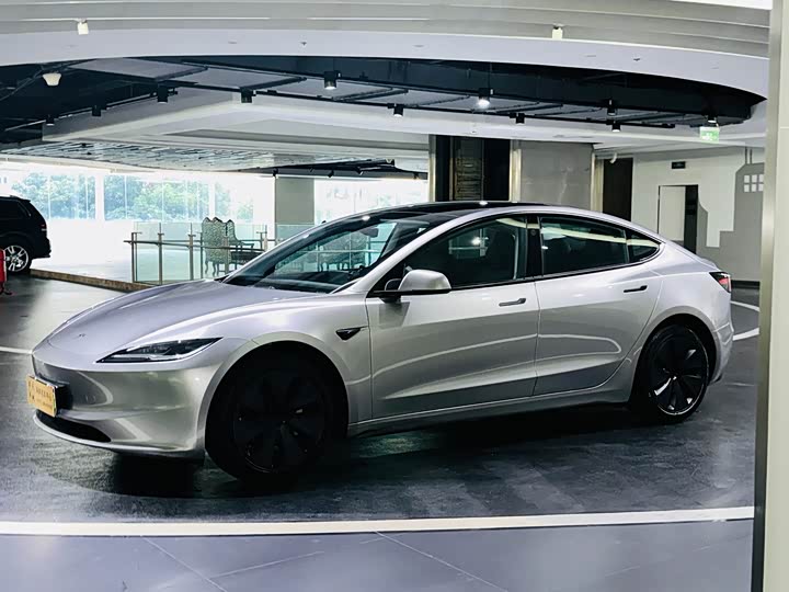 Фото 8 - Tesla Model 3