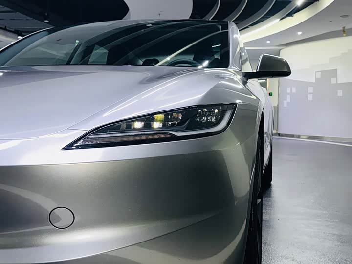 Фото 9 - Tesla Model 3