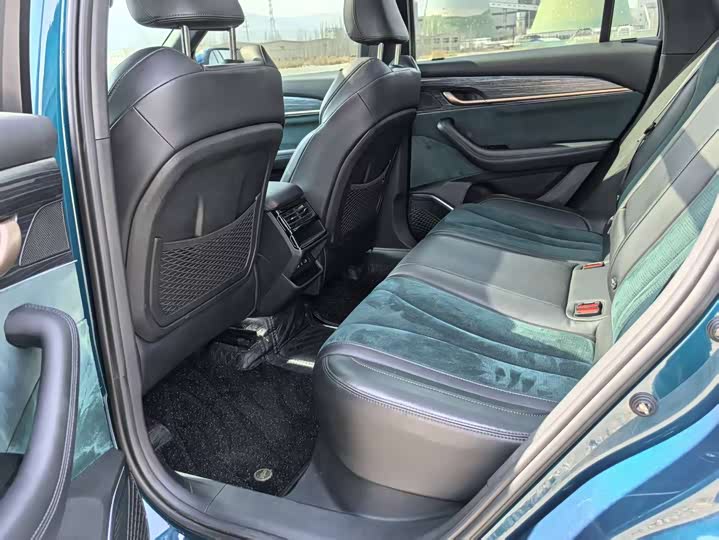 Фото 9 - Geely Monjaro