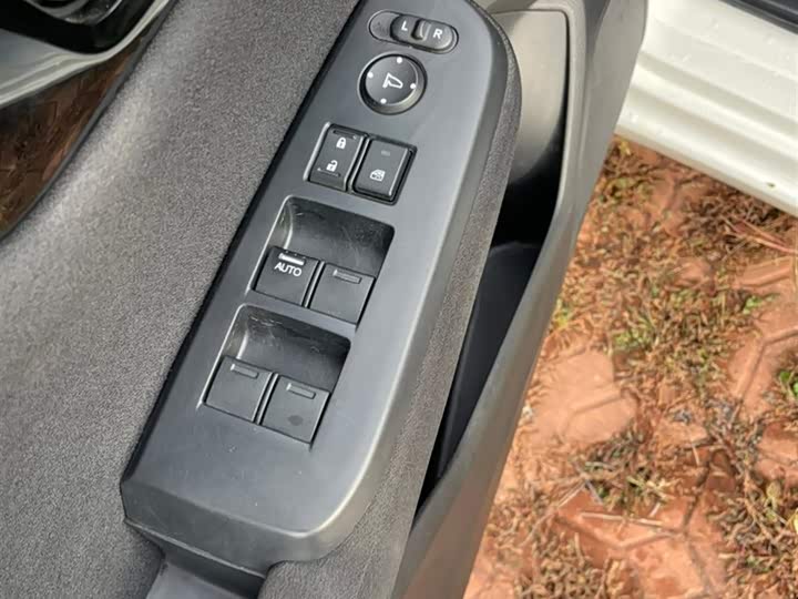 Фото 8 - Honda Envix