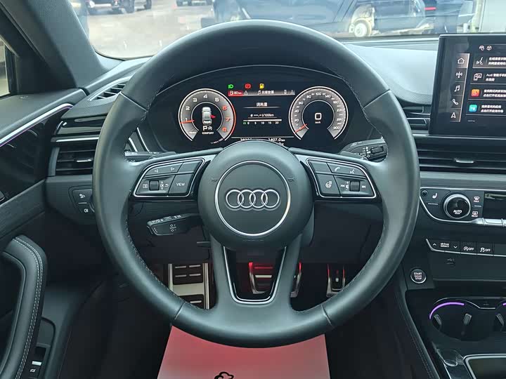 Фото 5 - Audi A4L
