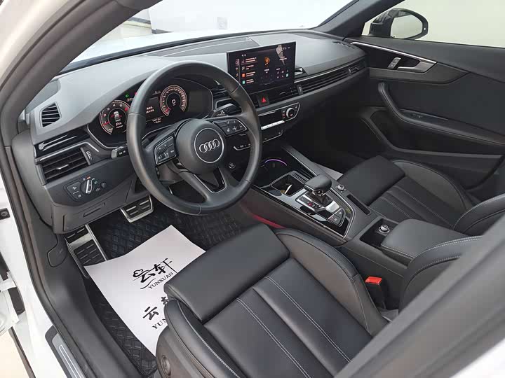 Фото 9 - Audi A4L
