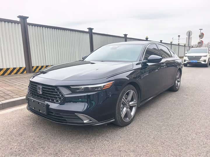 Фото 1 - Honda Accord Hybrid