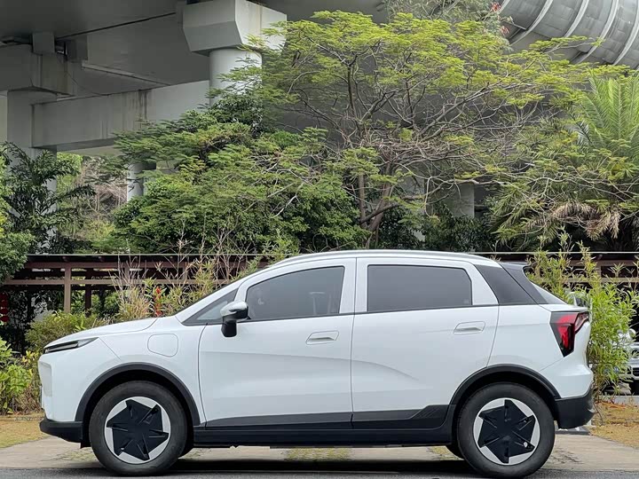 Фото 7 - Geely Geometry E Firefly