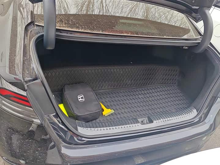 Фото 4 - Honda Accord Hybrid