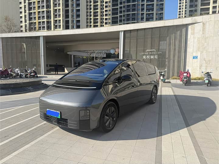 Фото 1 - LiXiang Mega