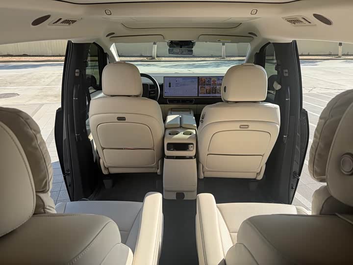 Фото 7 - LiXiang Mega