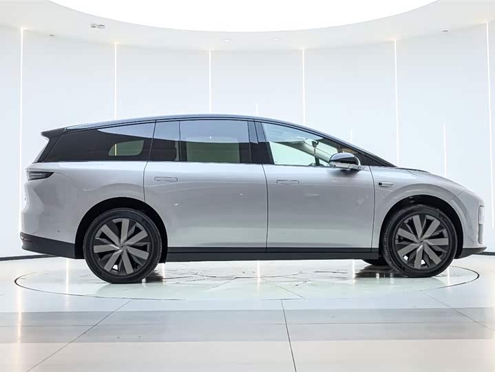 Фото 4 - LiXiang i8