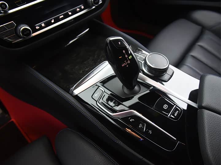 Фото 8 - BMW 6 Series GT