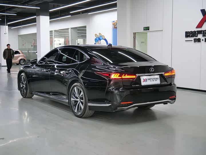 Фото 5 - Lexus LS