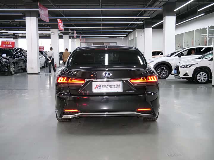 Фото 6 - Lexus LS