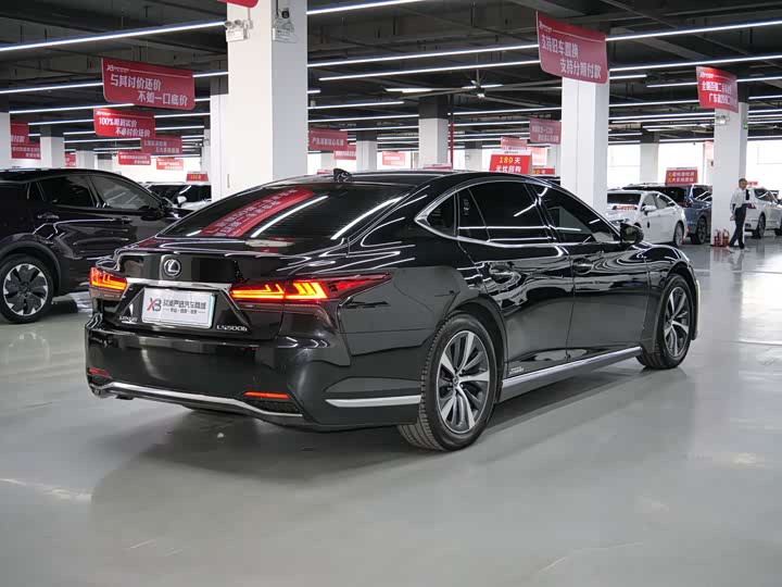 Фото 7 - Lexus LS