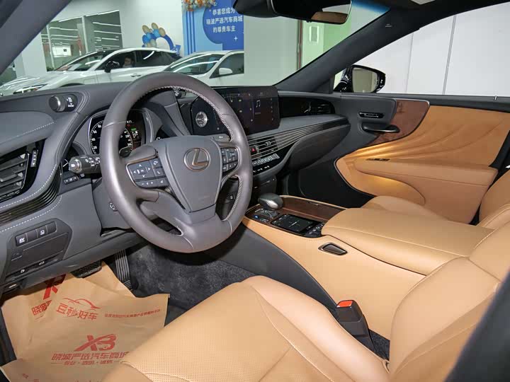 Фото 8 - Lexus LS