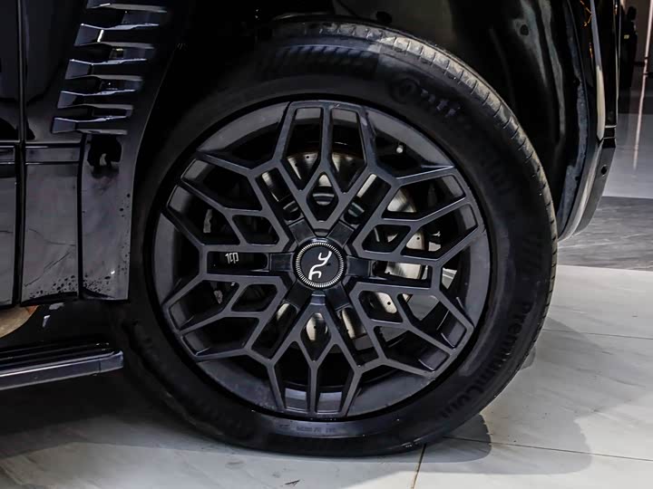 Фото 8 - BYD Yangwang U8