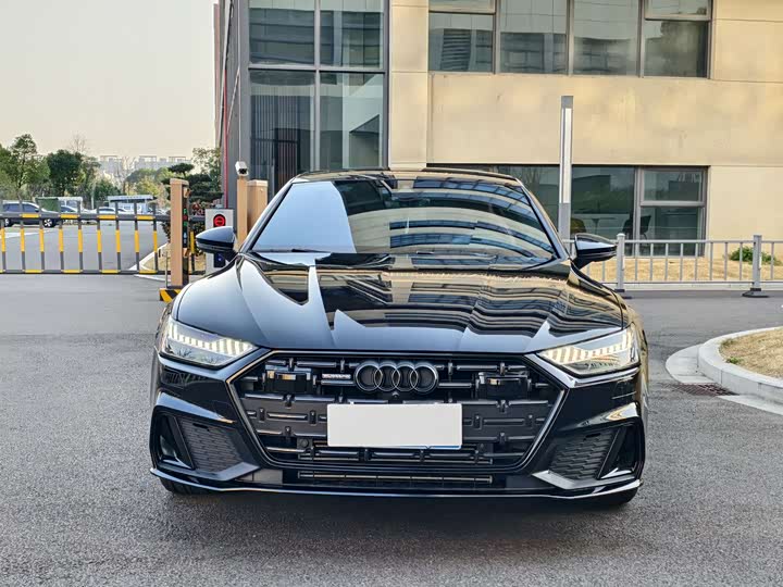 Фото 3 - Audi A7L