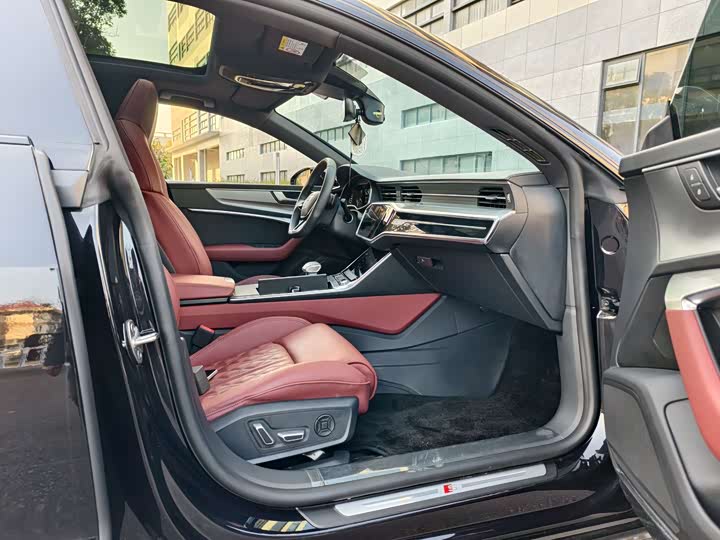 Фото 4 - Audi A7L