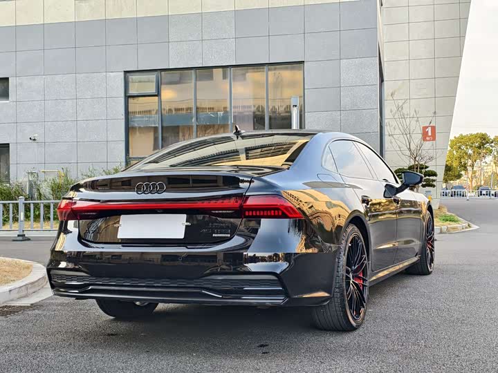 Фото 7 - Audi A7L