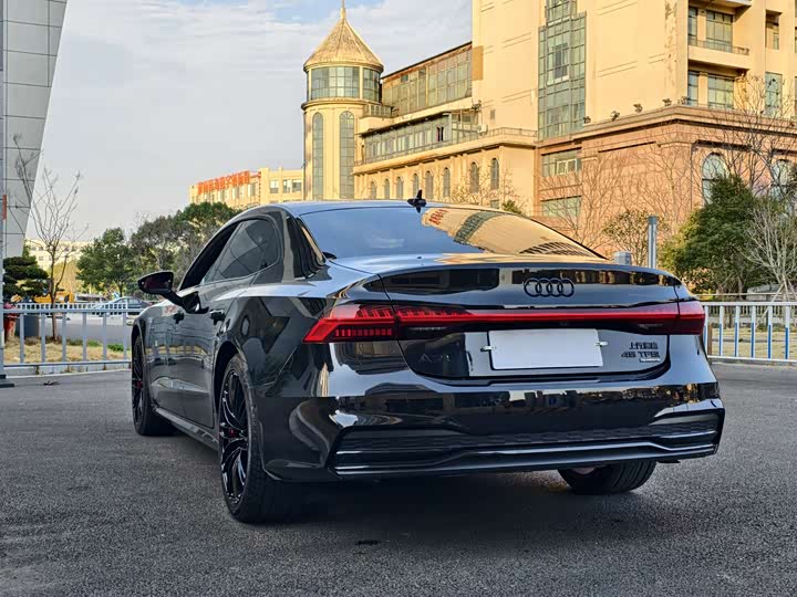 Фото 8 - Audi A7L